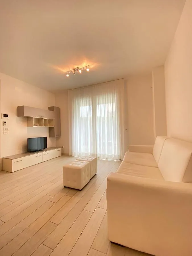 Piano Terra Con Corte Via Pilo - Abissinia Apartment Riccione