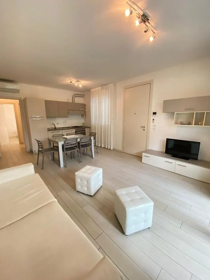 Piano Terra Con Corte Via Pilo - Abissinia Apartment Riccione Italy
