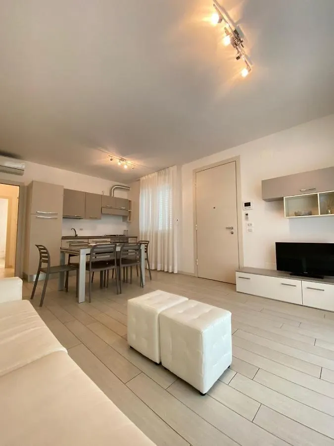 Piano Terra Con Corte Via Pilo - Abissinia Apartment Riccione